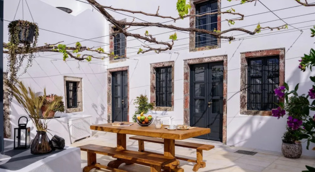 Firalia Suites, Забронировать Отель Тира Santorini Caldera, рядом с Музей досторического города Тира