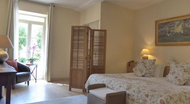 Villa Louise, Book Villa Hoteller i Burgund med parkering, Parkering