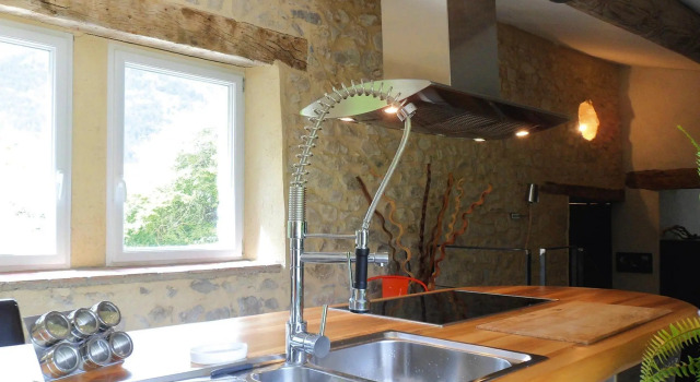 Charming Stone Cottage, Savoillans