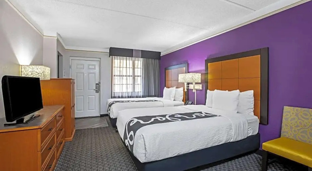 Четырёхместный номер Deluxe La Quinta Inn by Wyndham Sacramento North