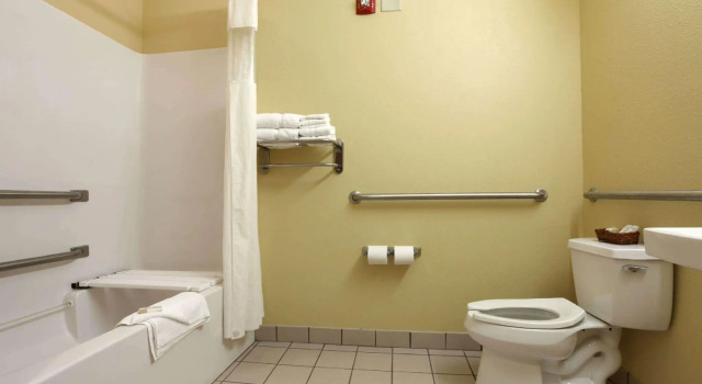 Двухместный люкс Microtel Inn & Suites by Wyndham Panama City