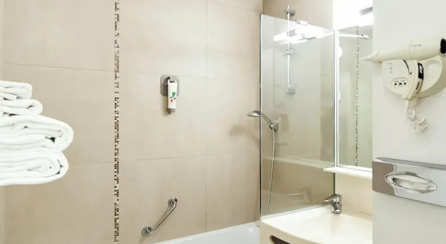 Четырёхместный люкс Standard ibis Styles Ouistreham