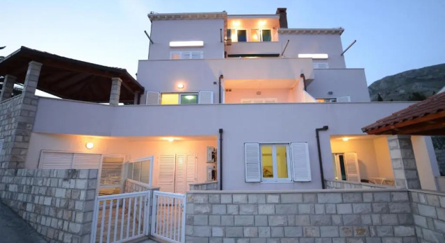 Villa Avantgarde, Забронировать Отель «постель и завтрак» Млини Cavtat Coast
