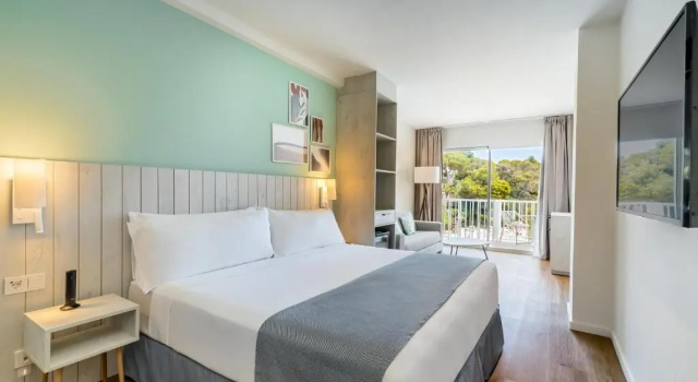 Family room with sea view Barceló Ponent Beach