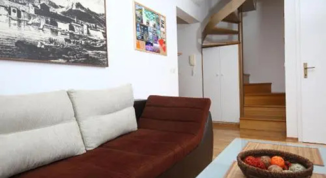 Split on the beach, 2 floors & wide terrace, Prenota Appartamento Splitska 