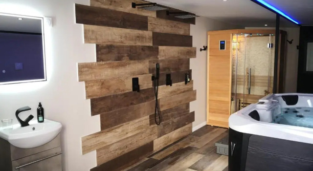 V&Spa 2 chambres dhôtes avec Spa privatif dont une avec un Sauna, Забронировать Курортный отель Курортные отели Opal Coast, Курортный отель