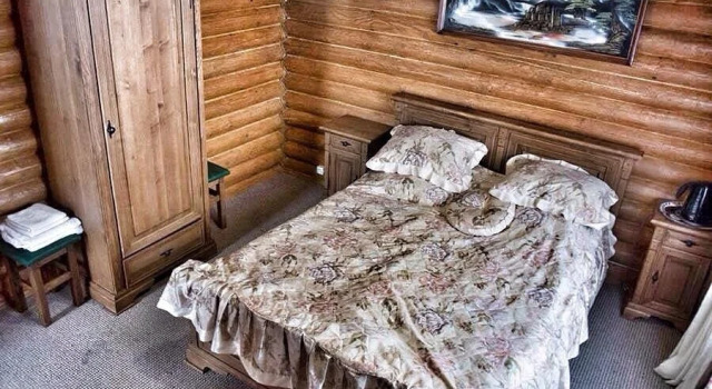 Lisova Kazka, Prenota Hotel Zhdeniyevo 