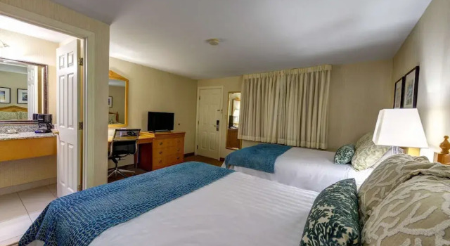 Полулюкс Port Inn and Suites Portsmouth, an Ascend Collection Hotel