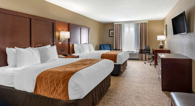 Четырёхместный номер Standard Comfort Inn & Suites Muncie Near University