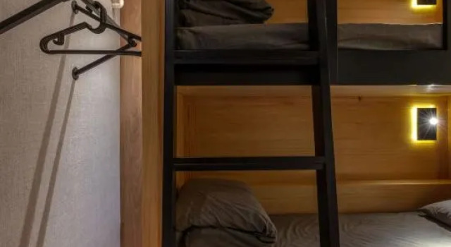 Bett im Wohnheim (Männerwohnheim) I Forest Hostel