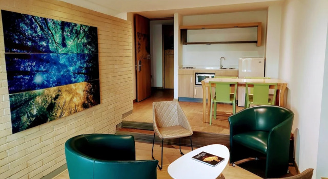 Четырёхместный семейный люкс Hotel Viaggio Teleport City Suites