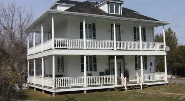 Au Parfum des Saisons, Rezerwuj Hotel Montebello Outaouais