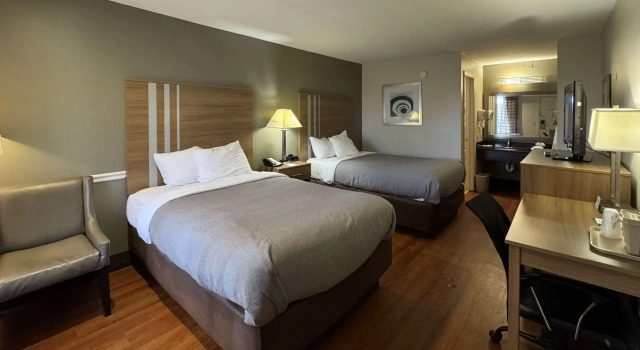 Четырёхместный номер Standard Quality Inn Lagrange East I-85