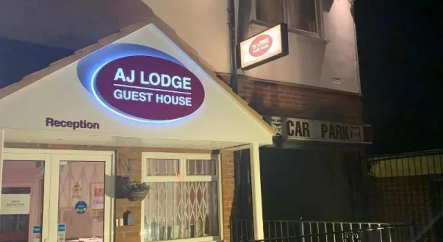 AJ Lodge, Забронировать Отель «постель и завтрак» Слау Бакингемшир, рядом с Absolutely Ice - Slough Ice Arena