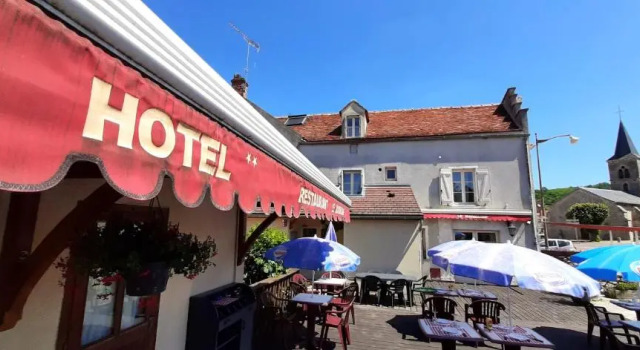 Le Marmagne, Rezervovat Hotel Hotely v Côte-d'Or s bazénem, Bazén