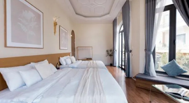 Семейный люкс с балконом Adalia Villa & Hotel Da Lat