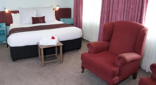 Люкс SureStay Hotel by Best Western The Clarence on Melville