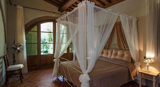Agriturismo Valliferone, Boek Hotel Crespina Toscane