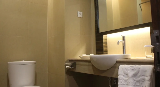 Номер Deluxe Sutan Raja Hotel & Convention Centre Kotamobagu