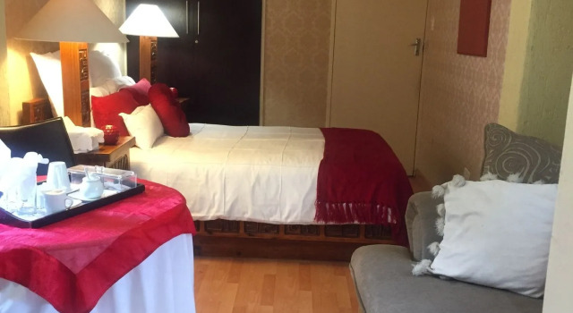 Dithakong Bed & Breakfast, 预订 酒店 索韦托 豪登省