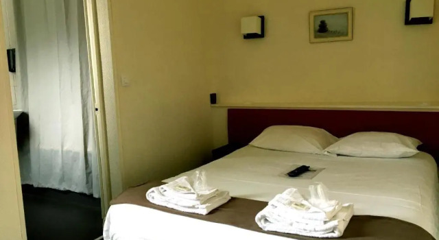 Hotel De Paris, Забронировать Отель Кабур 