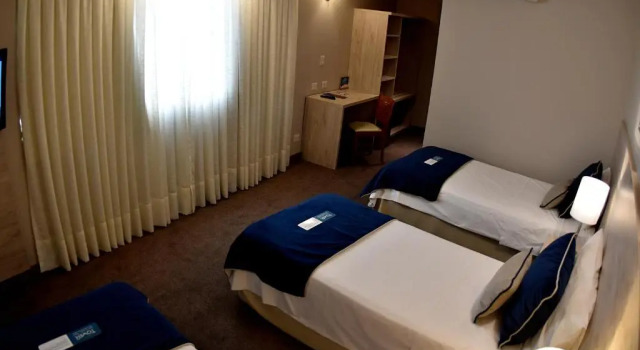 Трёхместный номер Standard Hotel Tower Inn & Suites