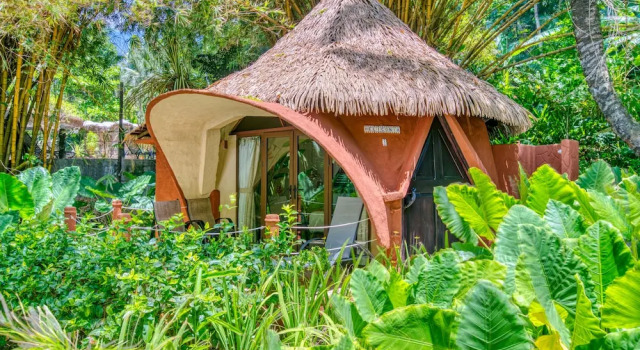 Двухместное бунгало рядом с пляжем Ylang Ylang Beach Resort