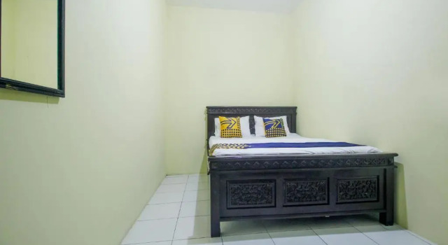Economy Zimmer OYO Life 91606 Nadin Guest House Syariah
