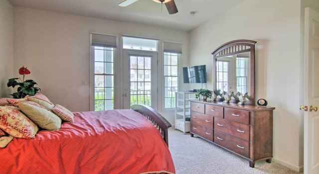 4 Mi to Bethany Beach: Sunny Escape w/ Porches!, Prenota Villa Ocean View Delaware