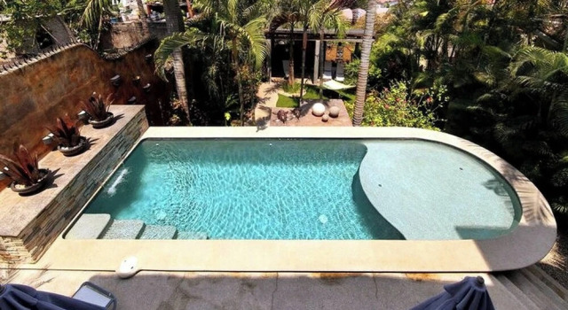 Вилла с 4 комнатами с видом на сад Private 4-story Lux Villa, With 5-star Concierge