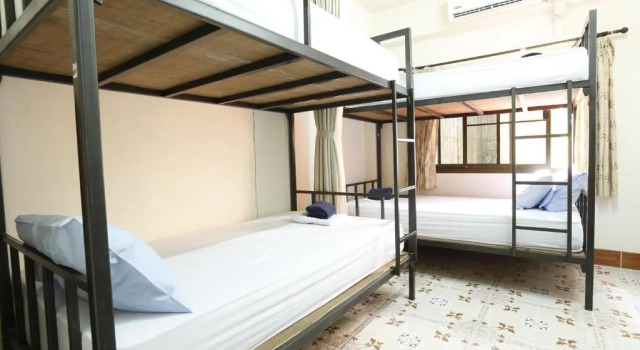 Кровать в общем номере Baan Kamala Fantasea Hotel