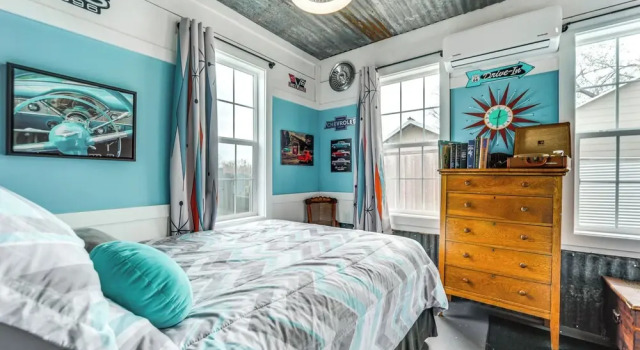 Fifties Diner-style Llano Home w/ Shared Fire Pit, Buchen Sie Ferienhaus Llano Texas Hill Country