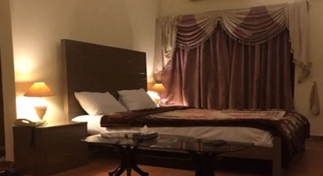 Camera Deluxe Landmark Guest House