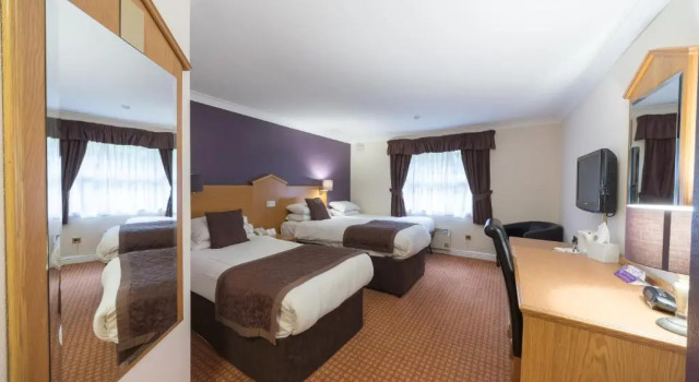 Трёхместный номер Standard Everglades Hotel Widnes