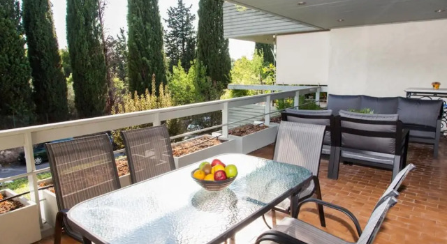 Апартаменты Deluxe Delux Apartment with Amazing Balcony