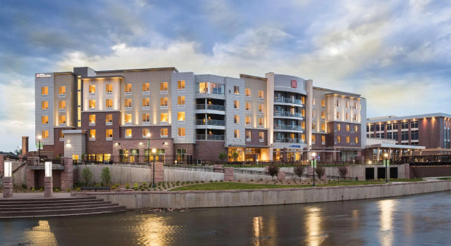 Полулюкс с красивым видом из окна Hilton Garden Inn Sioux Falls Downtown
