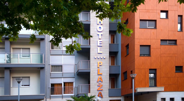 Hotel Plaza, Varaa Hotelli Omiš Split Region