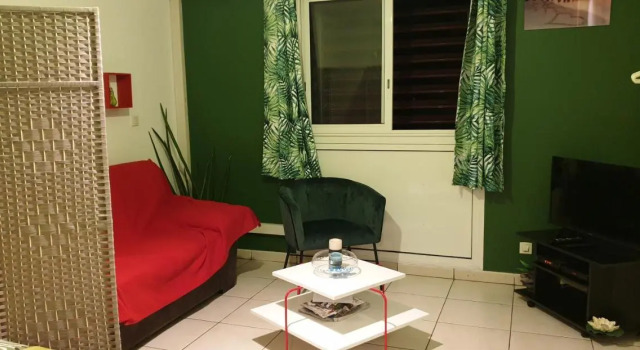 T1 tout confort, Rezervați Hotel Hoteluri în Saint-Denis cu mic dejun, aproape de Saint-Denis Cathedral, Mic dejun