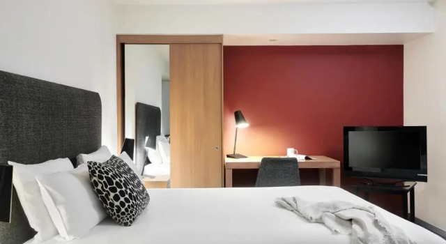 Студия с балконом Punthill Apartment Hotel - Little Bourke