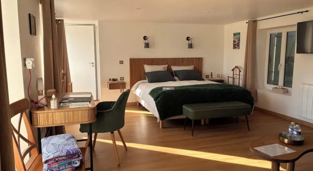 Двухместный семейный номер Standard с видом на бассейн La Villa Mirabelle