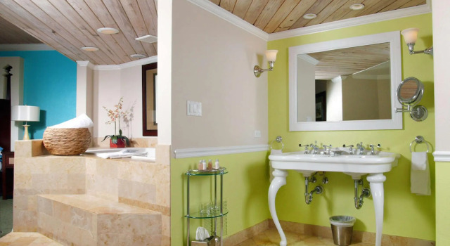 Номер Deluxe oceanfront Ocean Key Resort & Spa, a Noble House Resort