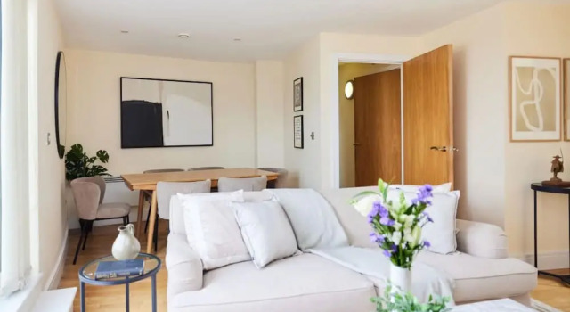 The Weavers Field Place - Classy 3bdr Flat With Terrace