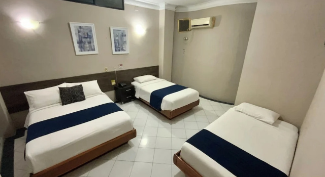 Номер Executive House Center