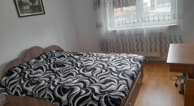 4 Rooms, Spacious downtown apartment in Pitesti, Забронировать Апартаменты/квартира Отели Арджеш с парковкой, Парковка