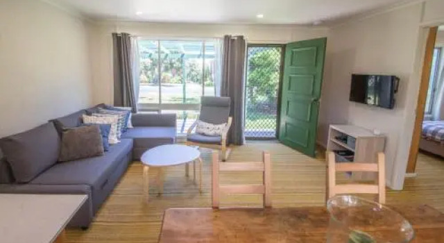 17 Broadbeach Drive - Free WiFi!, Book Hotel Carrickalinga South Australia