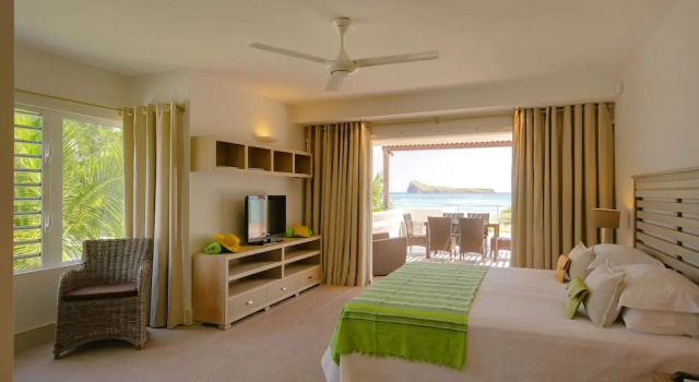 Номер Standard Пентхаус с 4 комнатами с балконом Cape Point Beachfront Residences by LOV Mauritius
