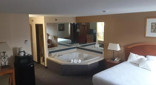 Люкс American Inn and Suites Ionia