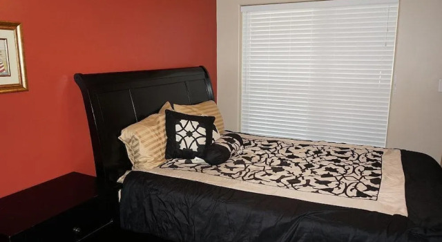 Beach-View Galveston Seawall Condo - 2 Br condo by RedAwning