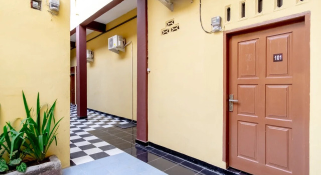 Yvel Homestay by OYO Rooms, Book Hotel Hoteller i Medan med parkering, Parkering