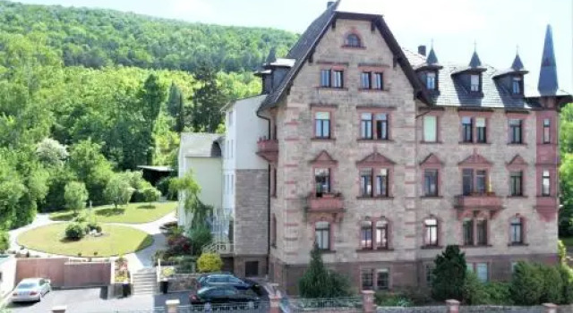 Haus Bethania FeWo piccolo - [#76929], Забронировать Апартаменты/квартира Отели Бад-Киссинген с парковкой, рядом с Павильон Вандельхалле в городе Бад-Киссинген, Парковка